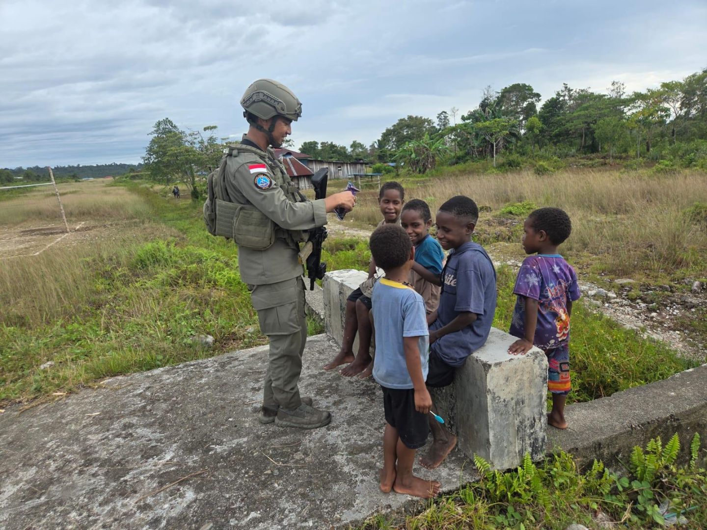 *Bangun Kedekatan dengan Masyarakat, Satgas Damai Cartenz Intensifkan Patroli Humanis di Nduga*
