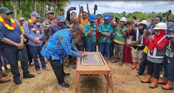 PT Gag Nikel Beroperasi Kembali, Gubernur Papua Barat Daya Resmikan Bandara Paniki Gag