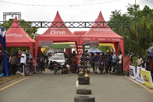 Dorong Balap Profesional, Gubernur Buka Kejurda Drag Race & Drag Bike IMI PBD