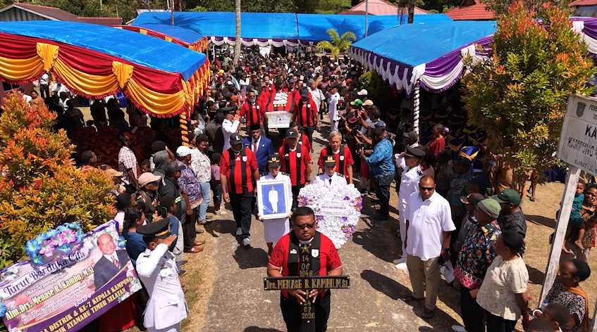 Ibadah Pelepasan MR Kambu di Maybrat: Abisai Rollo Abadikan Nama Almarhum Jadi Jalan dan GOR di Jayapura