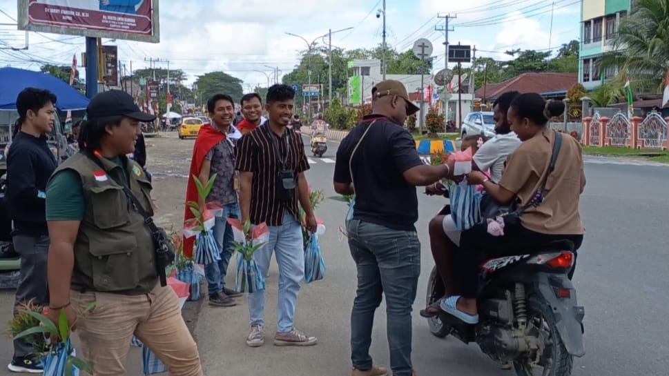 Aksi Peduli Lingkungan Pemuda Sorong: Bagikan 300 Bibit Pohon Jangka Panjang dan Ajak Warga Jaga Ekosistem
