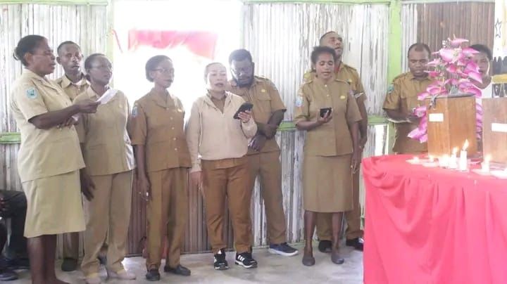 Gerak Cepat Kepala Distrik Seremuk Jonny Kaliele Hadiri Syukuran di Dua Gereja, Tegaskan Siap Melayani 8 Kampung