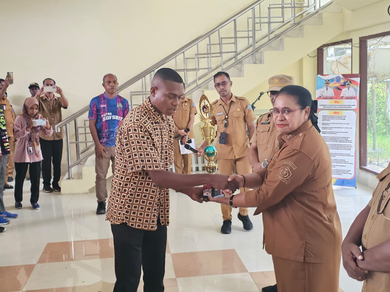 Bupati Sorong Selatan Apresiasi Prestasi Tim Voli Putra dalam Liga Pelajar se-Papua Barat Daya