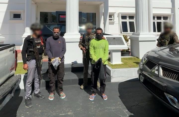 *Satgas Operasi Damai Cartenz Limpahkan Dua Tersangka Kasus Pembunuhan dan Penembakan ke Kejaksaan Negeri Jayawijaya*
