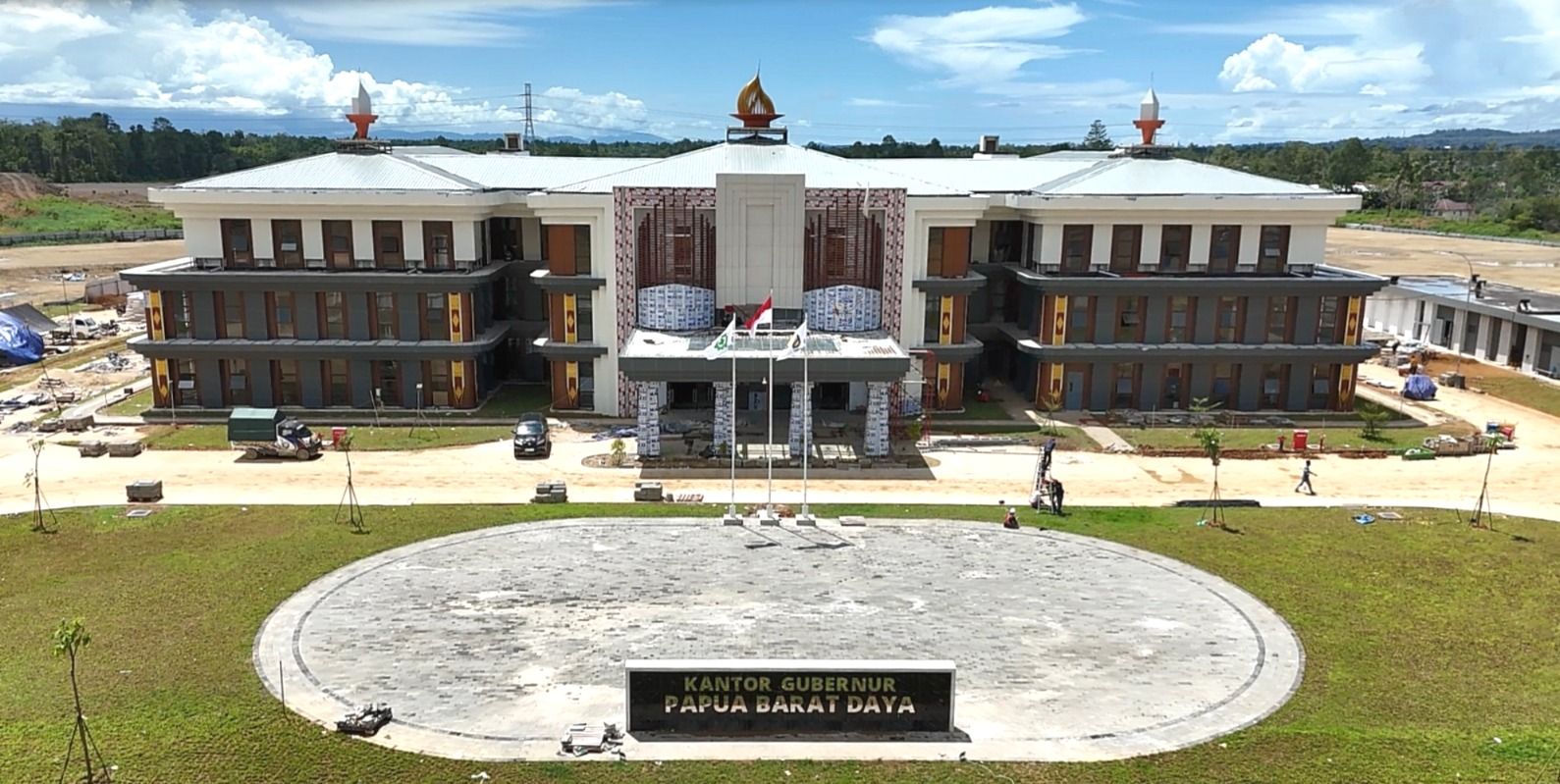 Progres Capai 90 Persen, Gubernur Elisa Kambu Targetkan Kantor Gubernur PBD Rampung Akhir Maret