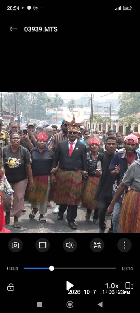 Achas Marlon Budji Resmi Dilantik Jadi Anggota DPRK Sorong PAW, Warga Sambut Meriah dengan Tarian dan Ibadah Syukur