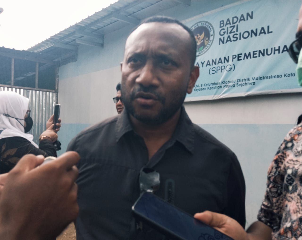 Anggota DPR RI Yan Mandenas Lakukan monitoring MBG Di Sorong Soroti RUU Masyarakat Adat