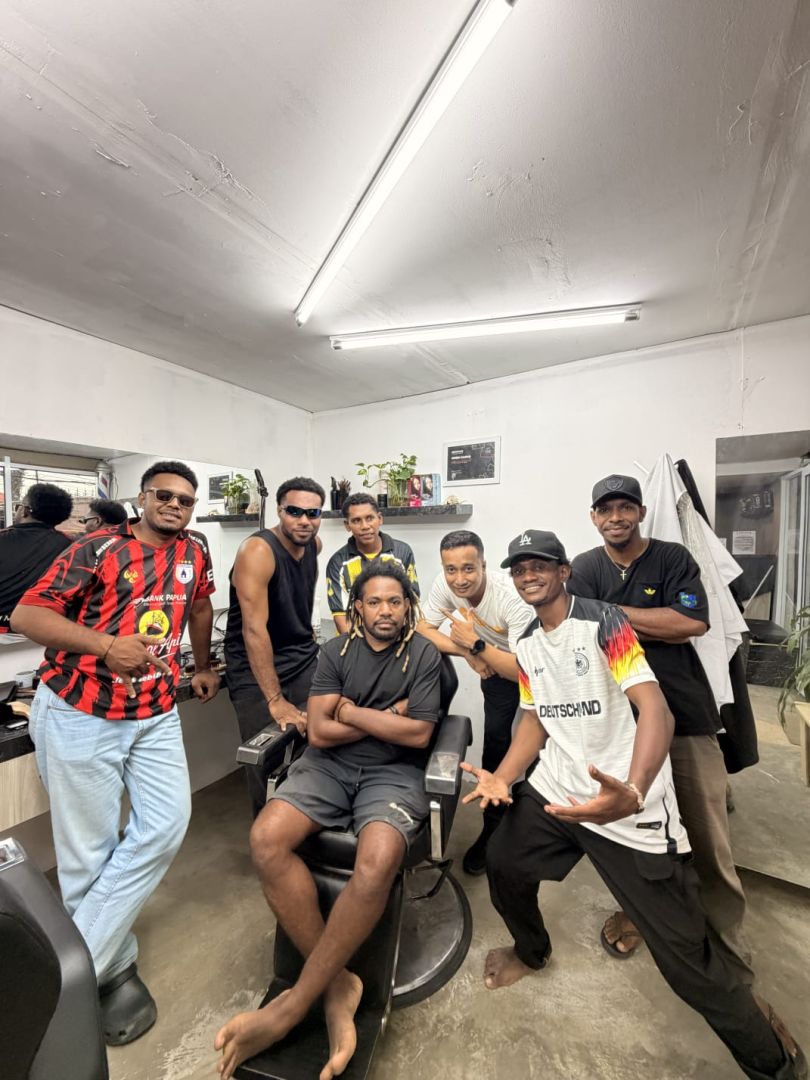 Dari Seni ke Barber: Kisah Yongki Saupar Bangun Ongqi Hair Studio dan Harapan bagi Pemuda Papua