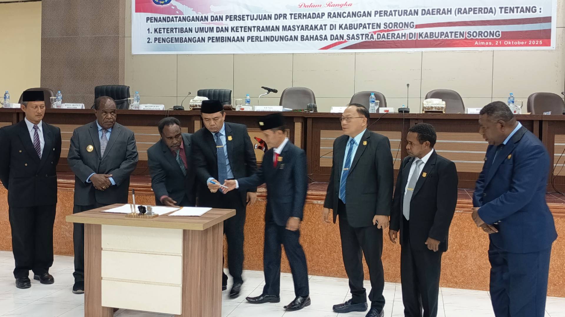 DPRD Sorong Sahkan Dua Perda, Atur Ketertiban Umum dan Perlindungan Bahasa Daerah