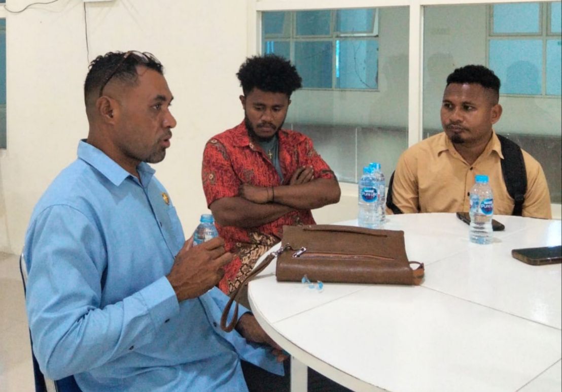 Mahasiswa Raja Ampat Terancam Gagal Wisuda, Salmos Burdam Bongkar Rumitnya Bantuan Studi Akhir: “Urusannya Ribet, Dananya Hanya Rp5 Juta”