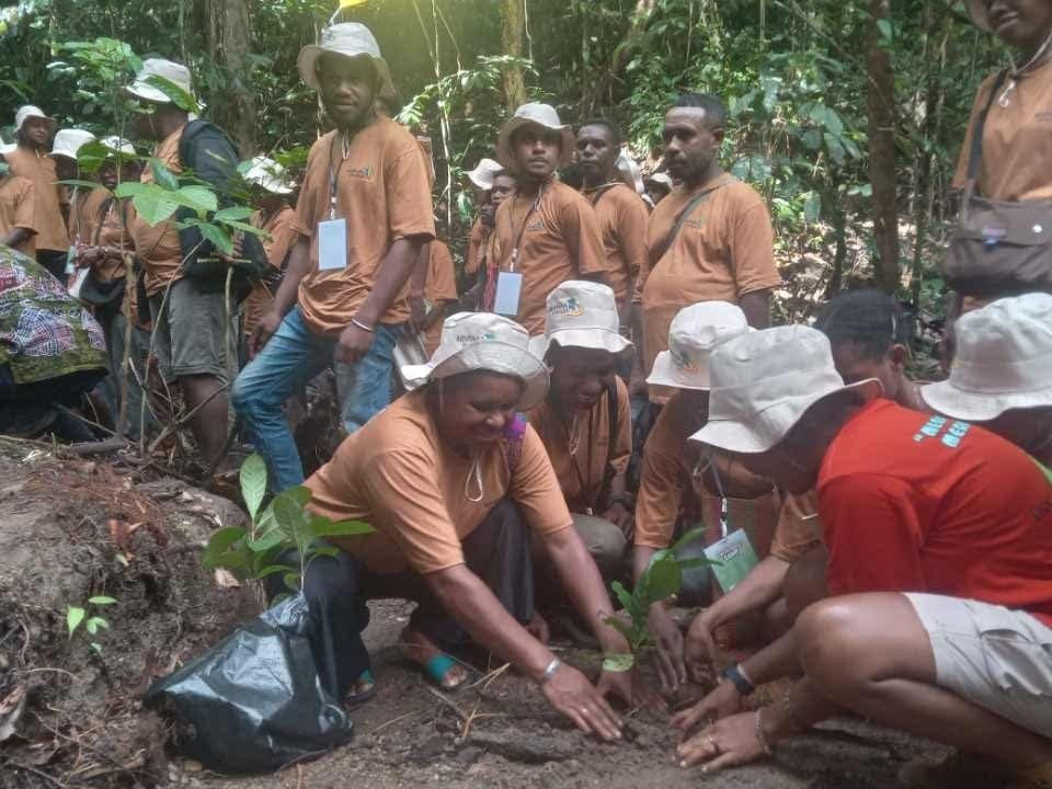 Youth Forest Camp 2025 di Raja Ampat: Ajak Pemuda Papua Jaga Hutan dan Martabat dengan "Merajut Kata, Merawat Alam"
