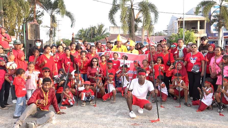 Ikut Karnaval HUT ke-81 RI, Ikatan Keluarga Kei Aimas Siap Bersinergi Bangun Kabupaten Sorong