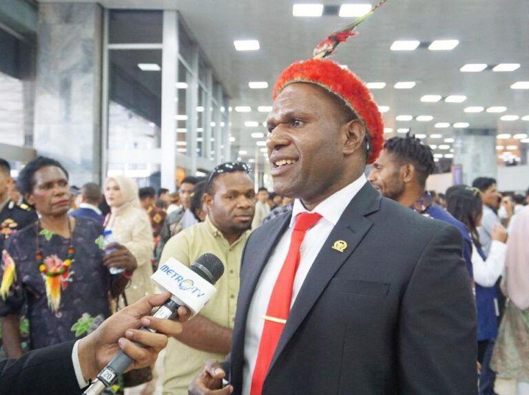 Satu Tahun Aksi Nyata Senator Matias Heluka: Kepemimpinan Sejati yang Merangkul dan Memberdayakan Rakyat Papua