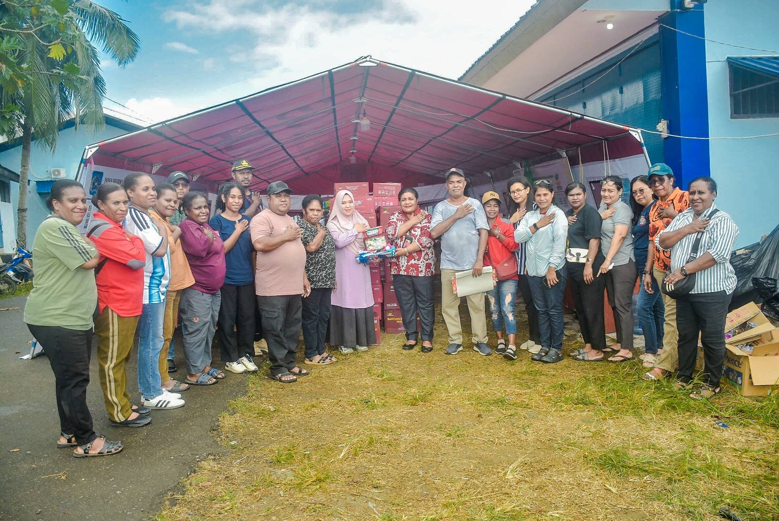 Pemprov PBD Salurkan Bantuan Logistik untuk Korban Kebakaran di Kota Sorong