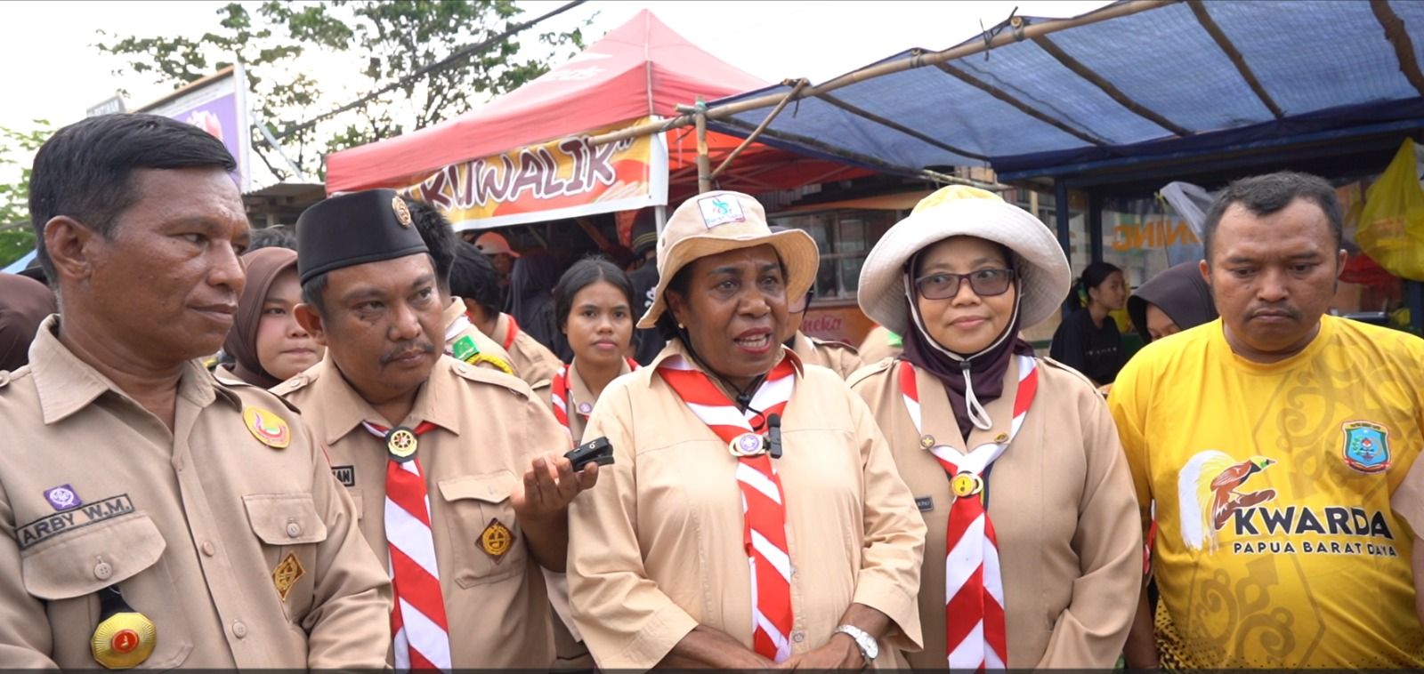 Strategi "Borong Dagangan": Cara Unik Pramuka Papua Barat Daya Berbagi Takjil di Bulan Ramadhan