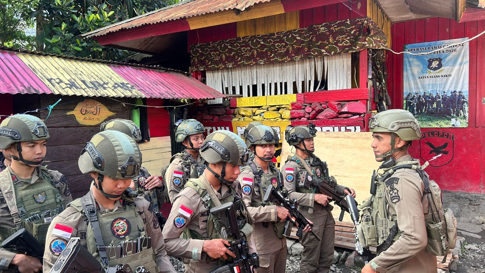 *Satgas Damai Cartenz Hadir di Tengah Warga Muara Puncak Jaya Lewat Patroli Jalan Kaki*
