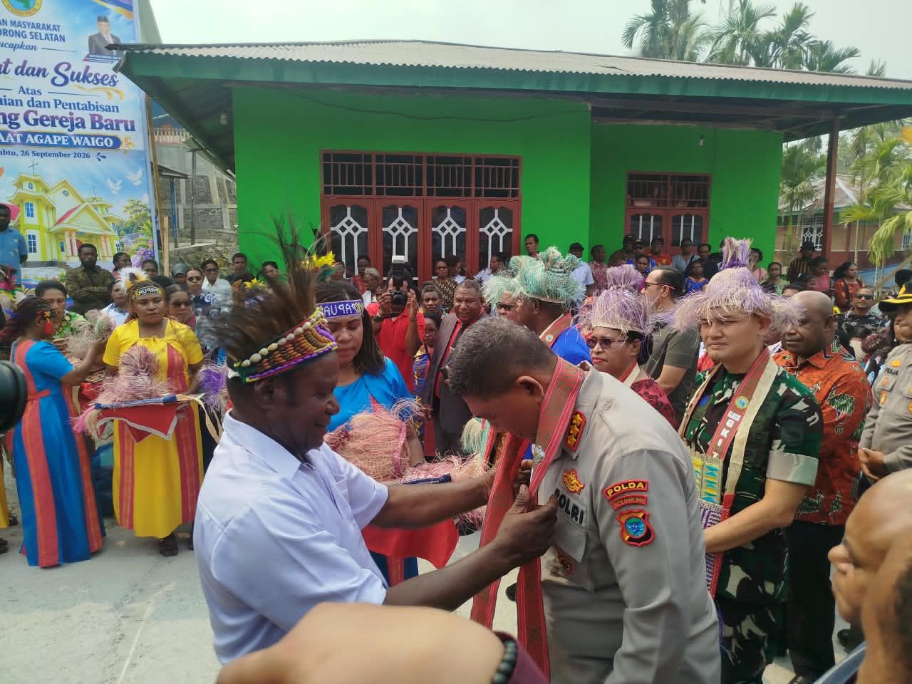 Wakapolda Papua Barat Daya Hadiri Peresmian dan Pentabisan Gedung Gereja GKI Agape Waigo di Sorong Selatan