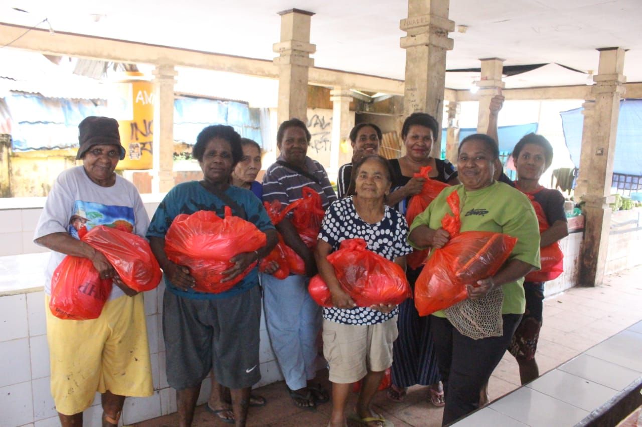 FJPI Papua Barat Daya Berbagi untuk Janda dan Pedagang Mama-Mama Papua